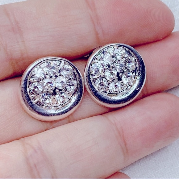 ❤️Seller’s Pick❤️ ❣️$25/3❣️ Must Have Sparkling Rhinestones Stud Earrings - Picture 1 of 8